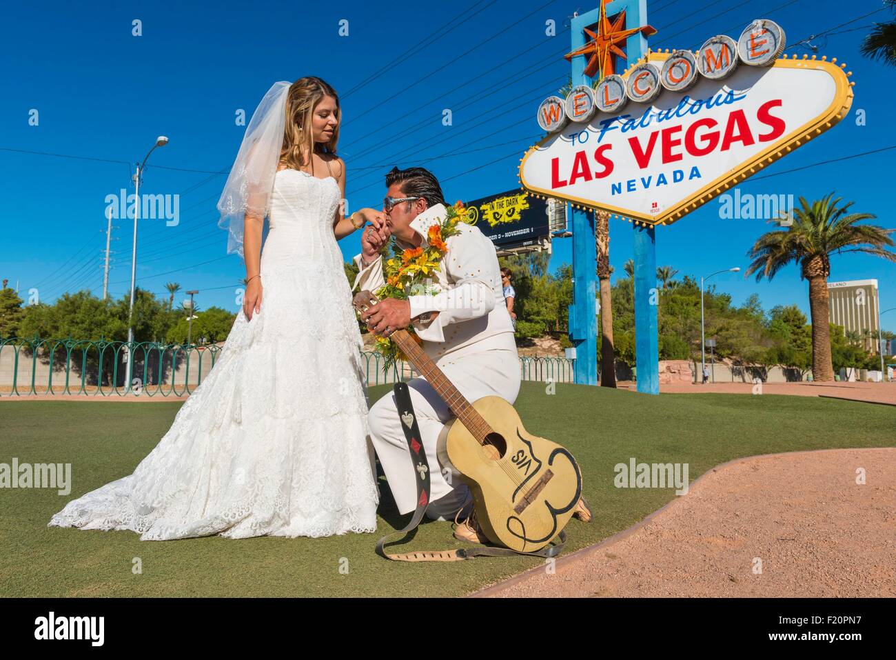 United States, Nevada, the Strip, Las Vegas sign on Las Vegas Boulevard, newly wed with Elvis Presley Stock Photo