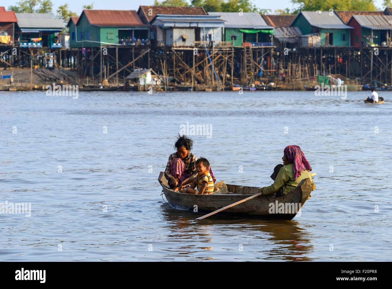 Cambodia, Kompong Kleang, stilt houses village along the Tonle Sap lake Stock Photo
