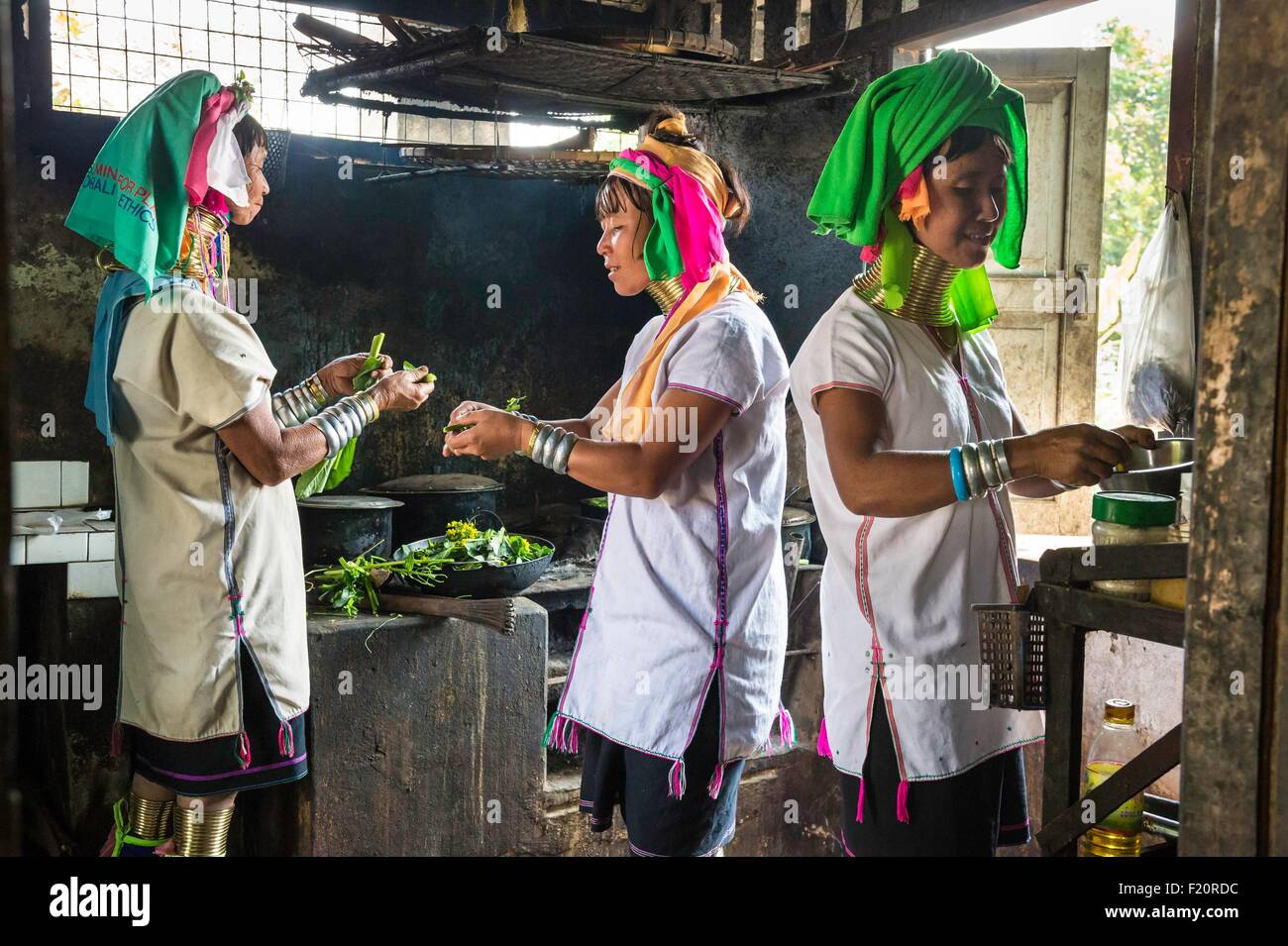 Myanmar (Burma), Kayah state, Kayan tribe (Padaung), Loikaw area, Kon Ta, women named giraffe women cooking Stock Photo
