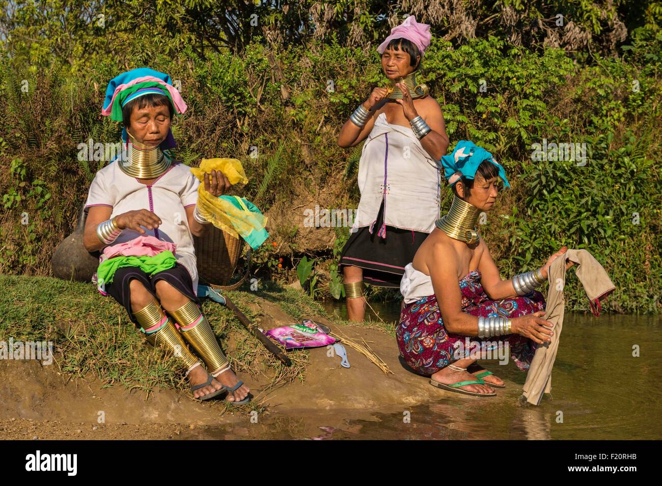 Myanmar (Burma), Kayah state, Kayan tribe (Padaung), Loikaw area, Kon Ta, women named giraffe women are cleaning their clothes Stock Photo