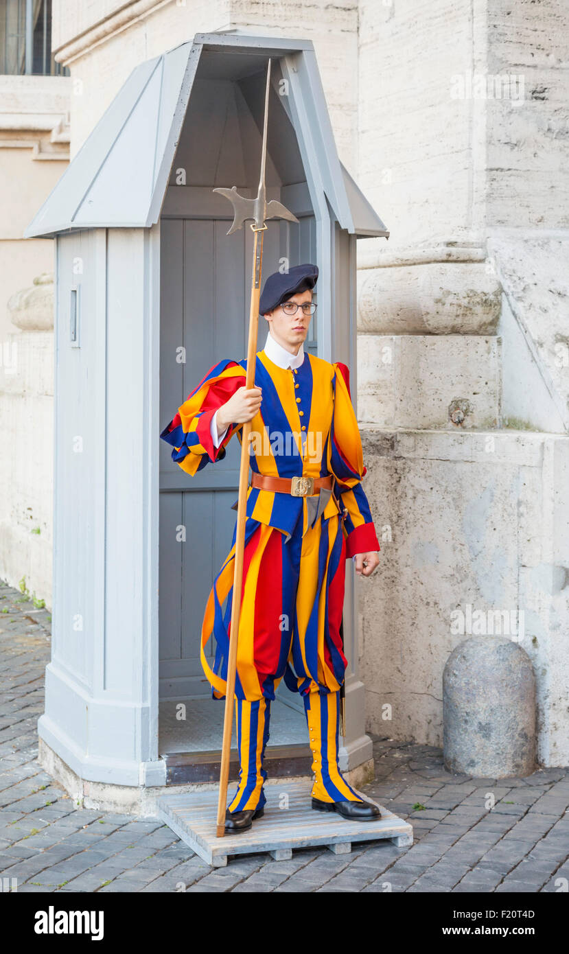 Members of the Pontifical Swiss Guard in Vatican City guarding St ...