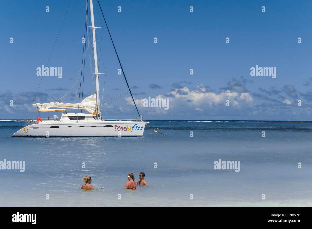 Anguilla Island (Bristish West Indies), catamaran in lagoon of Preakly Pear little island Stock Photo