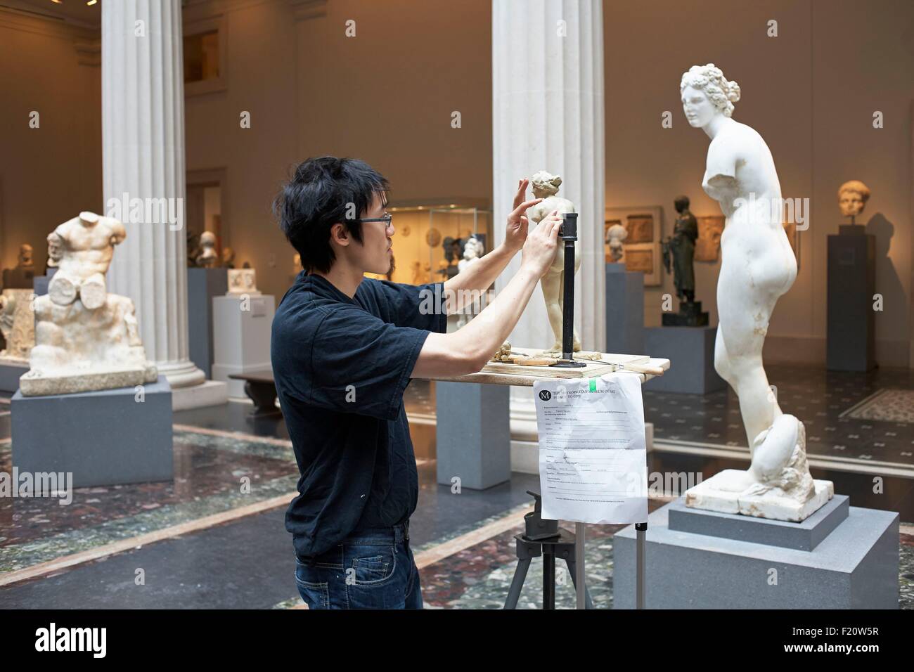 United States, New York, Manhattan, East side, Metropolitan Museum of Art (MET), Greek and Roman art gallery, Sculptor reproducing a Marble statue of Aphrodite Stock Photo