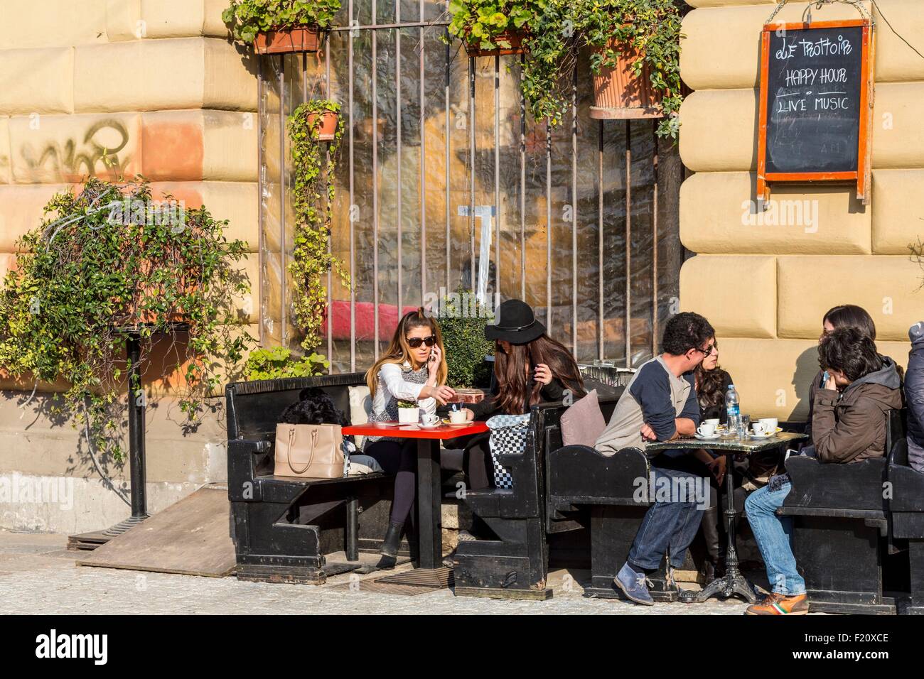 Italy, Lombardy, Milan, Piazza 24 Maggio, restaurant terrace The Sidewalk alla Darsena Stock Photo