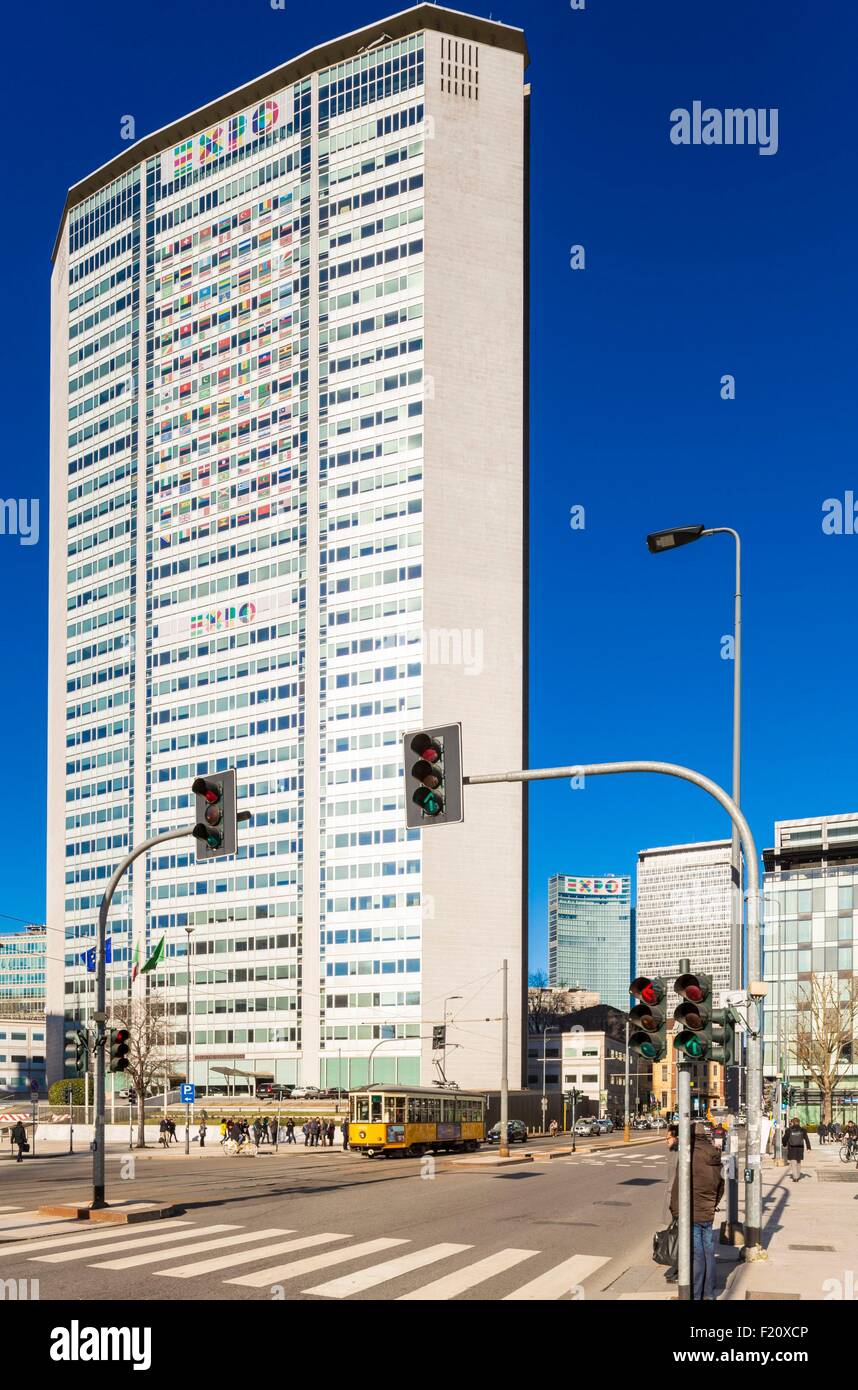 Italy, Lombardy, Milan, Piazza Duca d'Aosta, Pirelli Tower built between 1956 and 1960 on request of Alberto Pirelli architects Gio Ponti and Pier Luigi Nervi Stock Photo