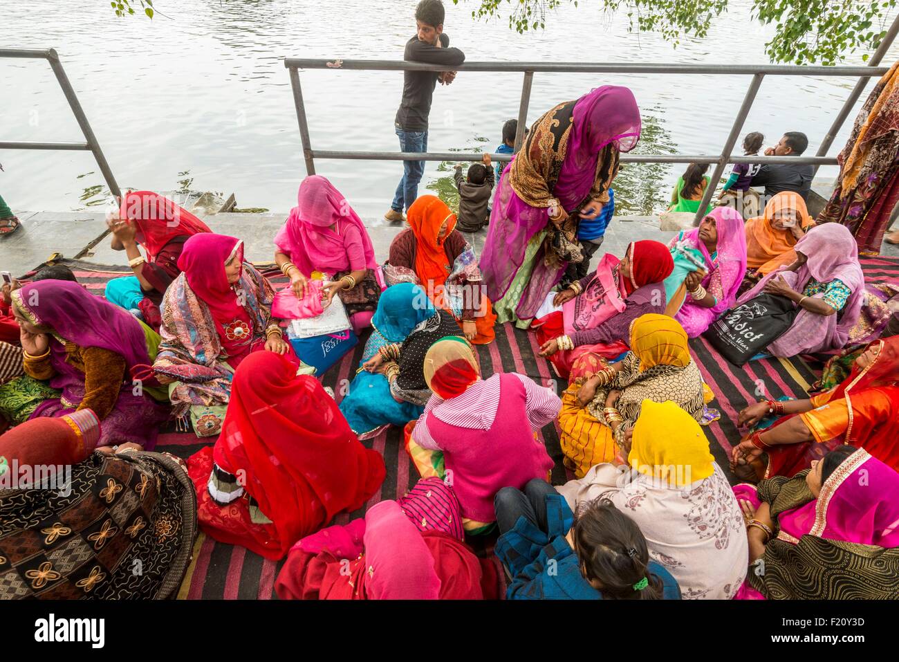 India, Rajasthan state, Udaipur, wedding ceremony along Lake Pichola Stock Photo