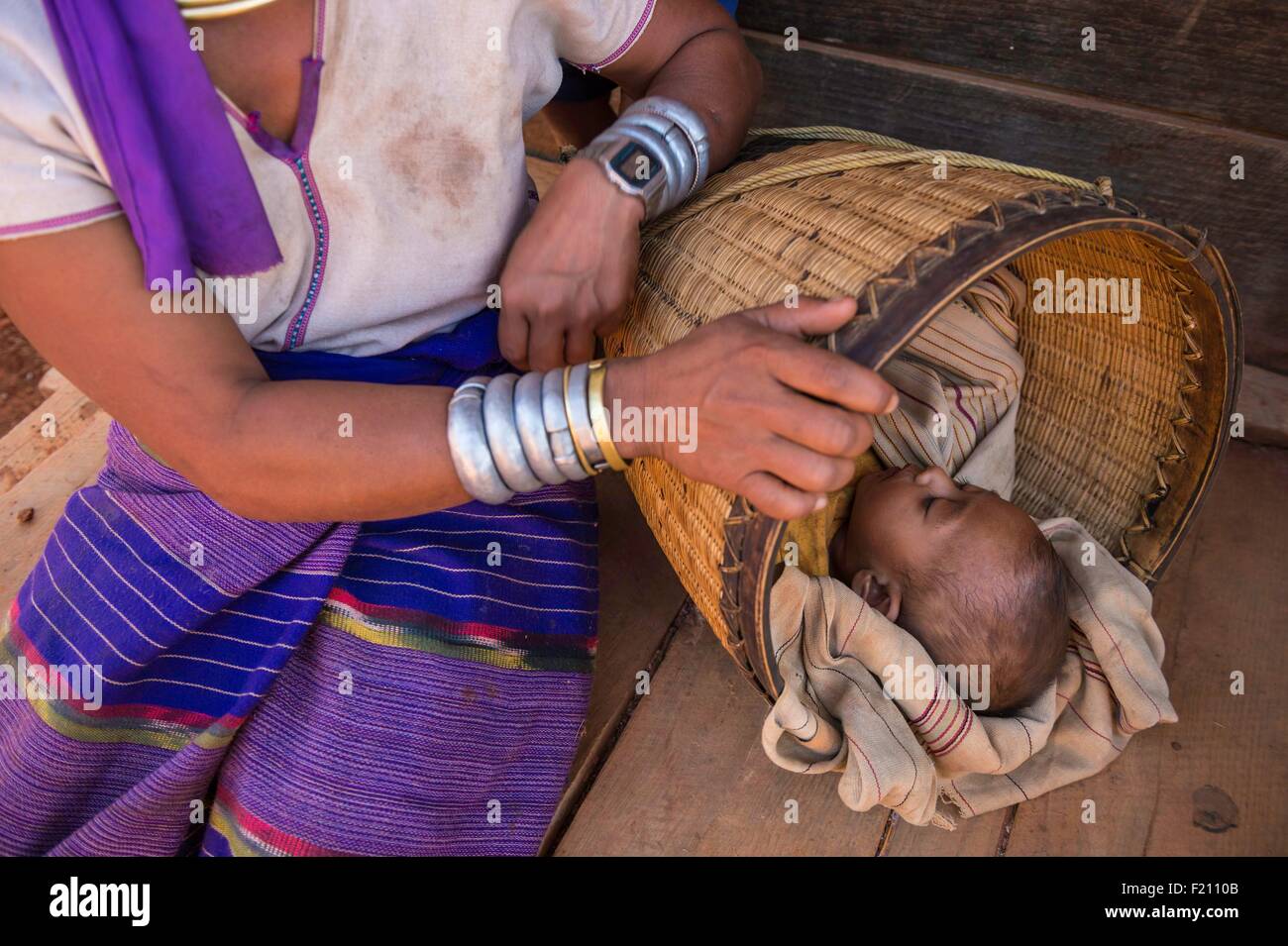 Myanmar (Burma), Kayah state, Kayan tribe (Padaung), Dau Ki (Pan Pat group), child in a basket Stock Photo