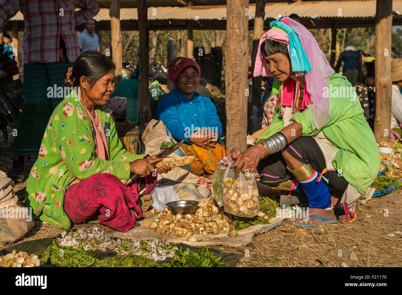 Myanmar (Burma), Shan state, Demawso, Moe Bu from Kayan tribe (Padaung) named girafe women at the market Stock Photo