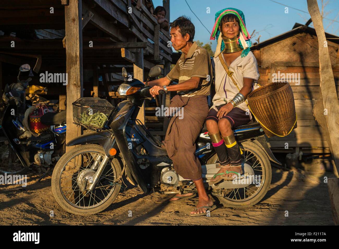 Myanmar (Burma), Kayah state, Loikaw area, Kayan tribe (Padaung) named tribe of 'giraffe women, Demawso, Moe Su and her husband Khum Thar Mu Stock Photo