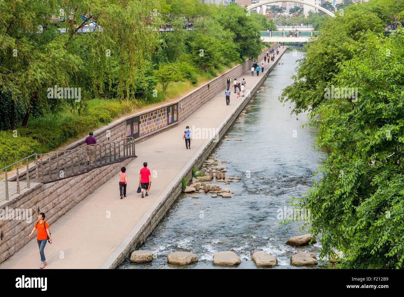 South Korea, Seoul Cheonggyecheon, 6 km long promenade opened in 2005 long Cheonggyecheon Stream Stock Photo