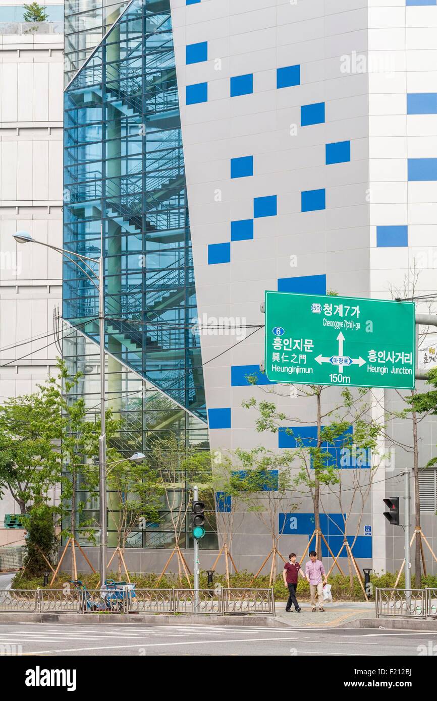 South Korea, Seoul, Dongdaemun Design Plaza, pedestrian crossing Stock Photo