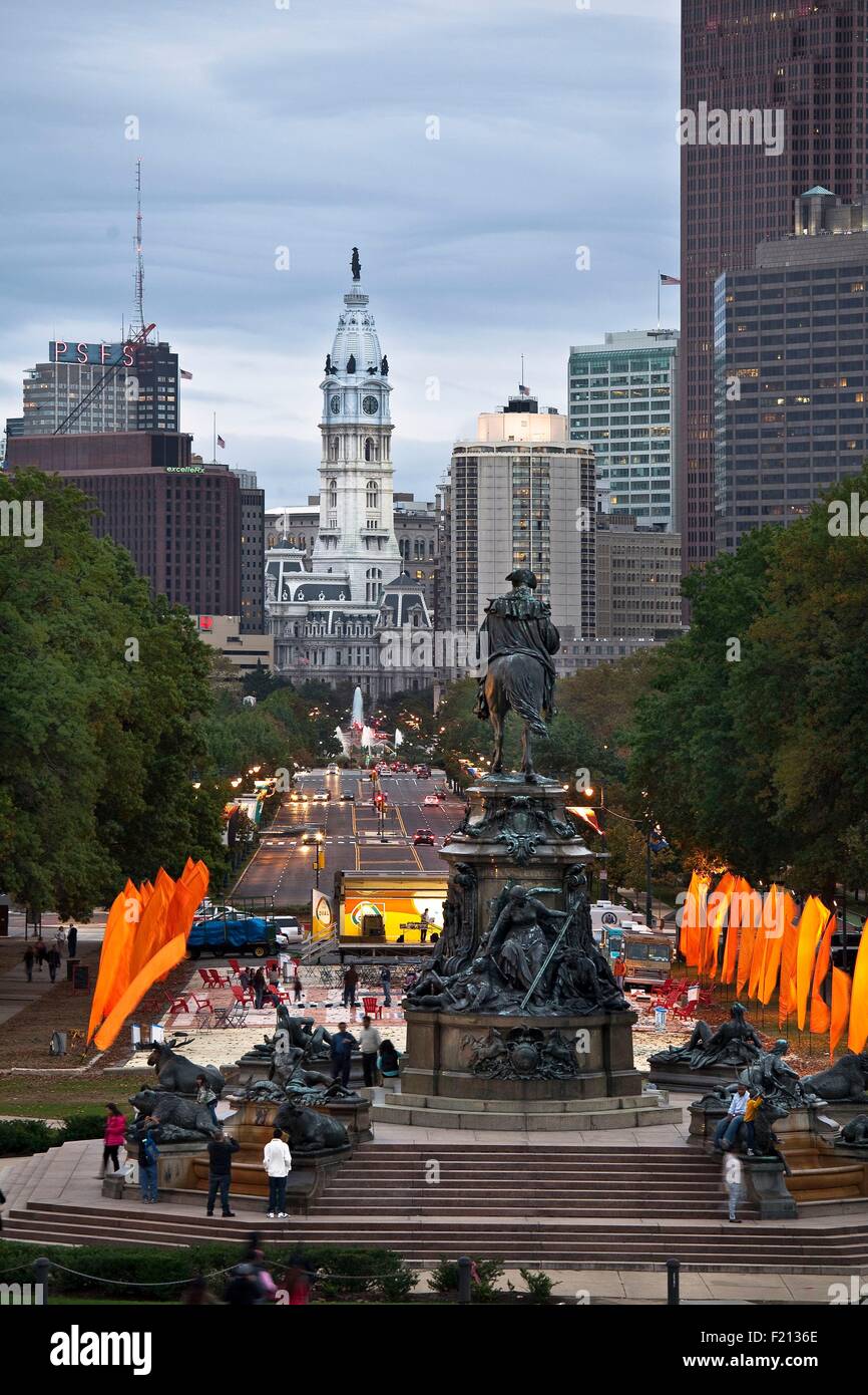 United States, Pennsylvania, Philadelphia, Art Museum, Eakins Oval and Benjamin Franklin Parkaway and City Hall Stock Photo