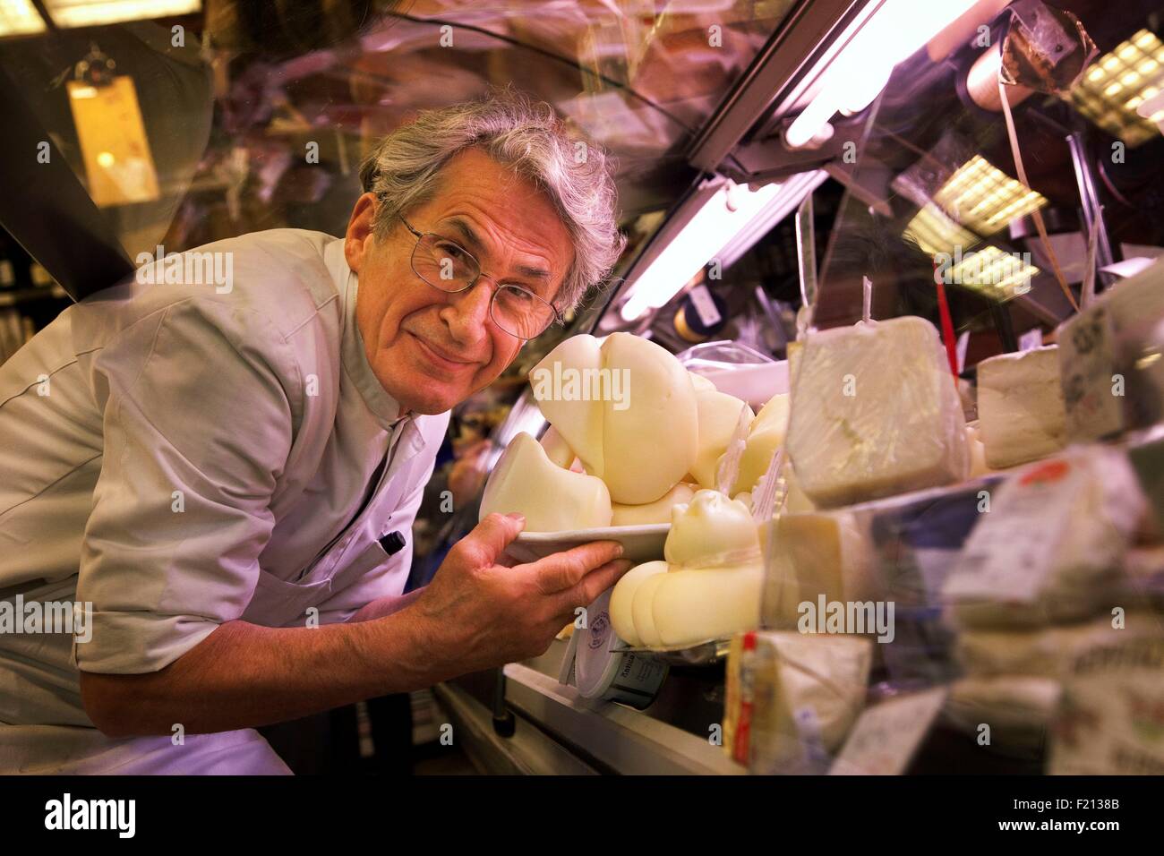 Italy, Latium, Rome, Alimentari Volpetti, Via Marmorata, 47, Volpetti's Grocery's owner Mr, Claudio Volpetti dealing with a cheese Stock Photo