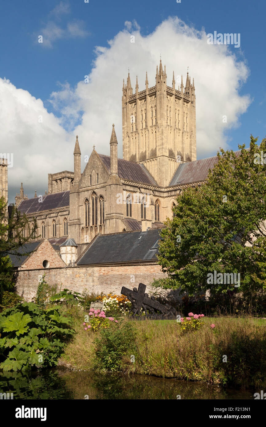 Wells Cathedral and the Bishops Palace moat, Wells, Somerset England UK ...