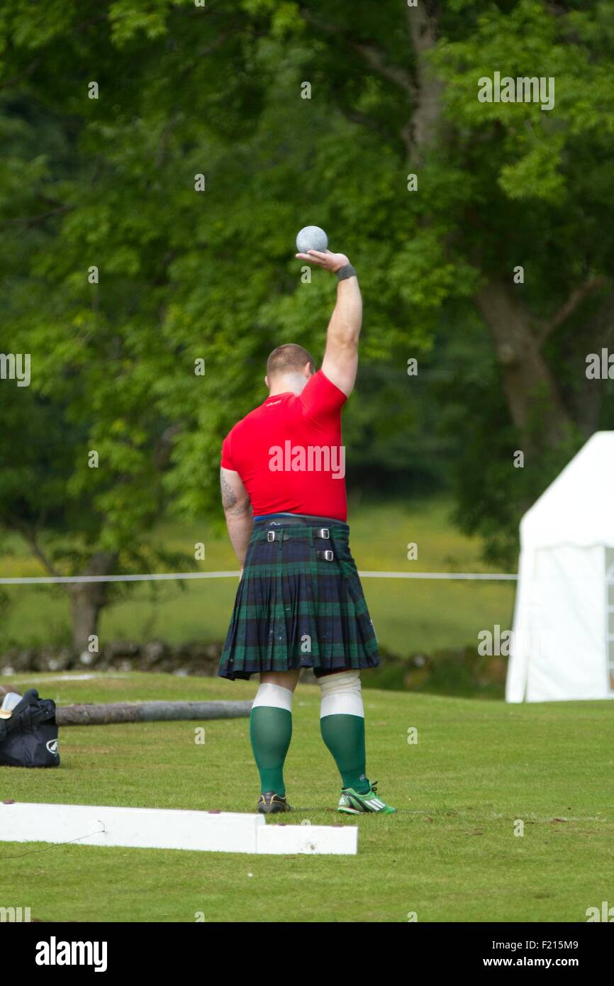 United Kingdom, Scotland, Hebrides, Isle of Mull, Tobermory, Weight trow contest during the Tobermory Highland games Stock Photo