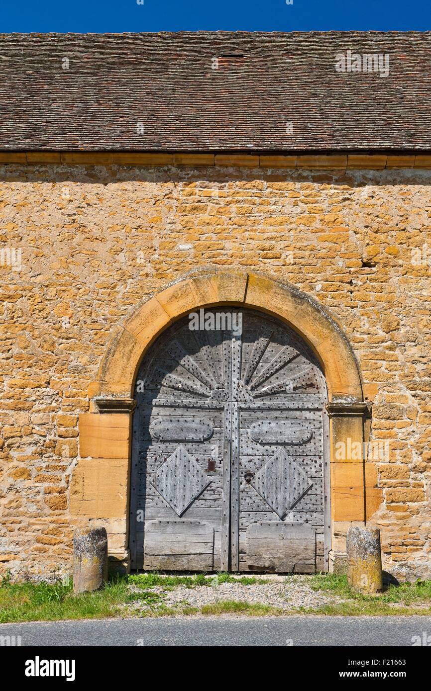 France, Rhone, Beaujolais region, Golden Stones region, door of the castle of Bagnols Stock Photo