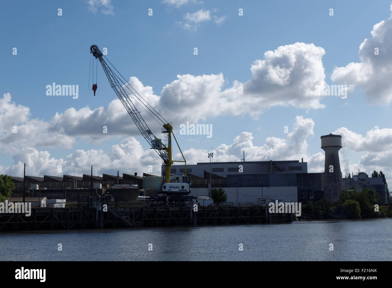 Dockyard cranes hi-res stock photography and images - Alamy