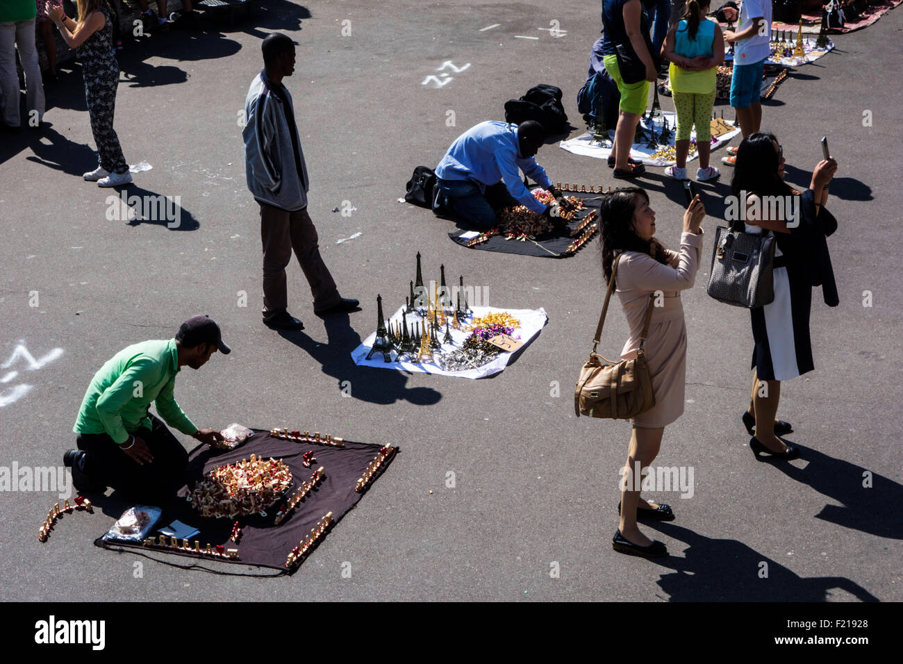 Street Vendors Paris Stock Photos & Street Vendors Paris Stock ...