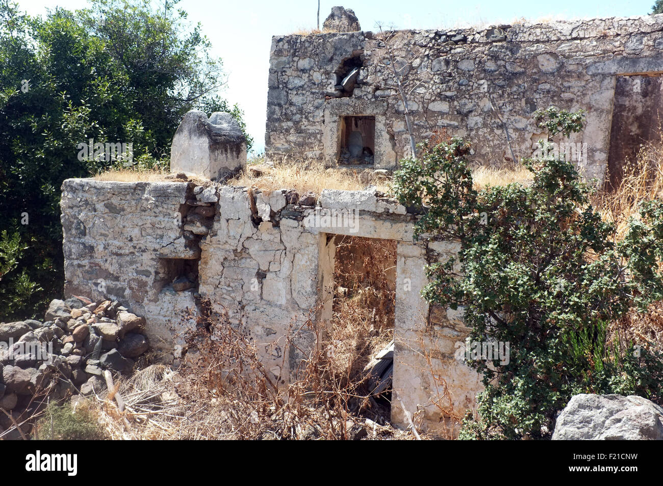 Ruins of a stone house Stock Photo - Alamy