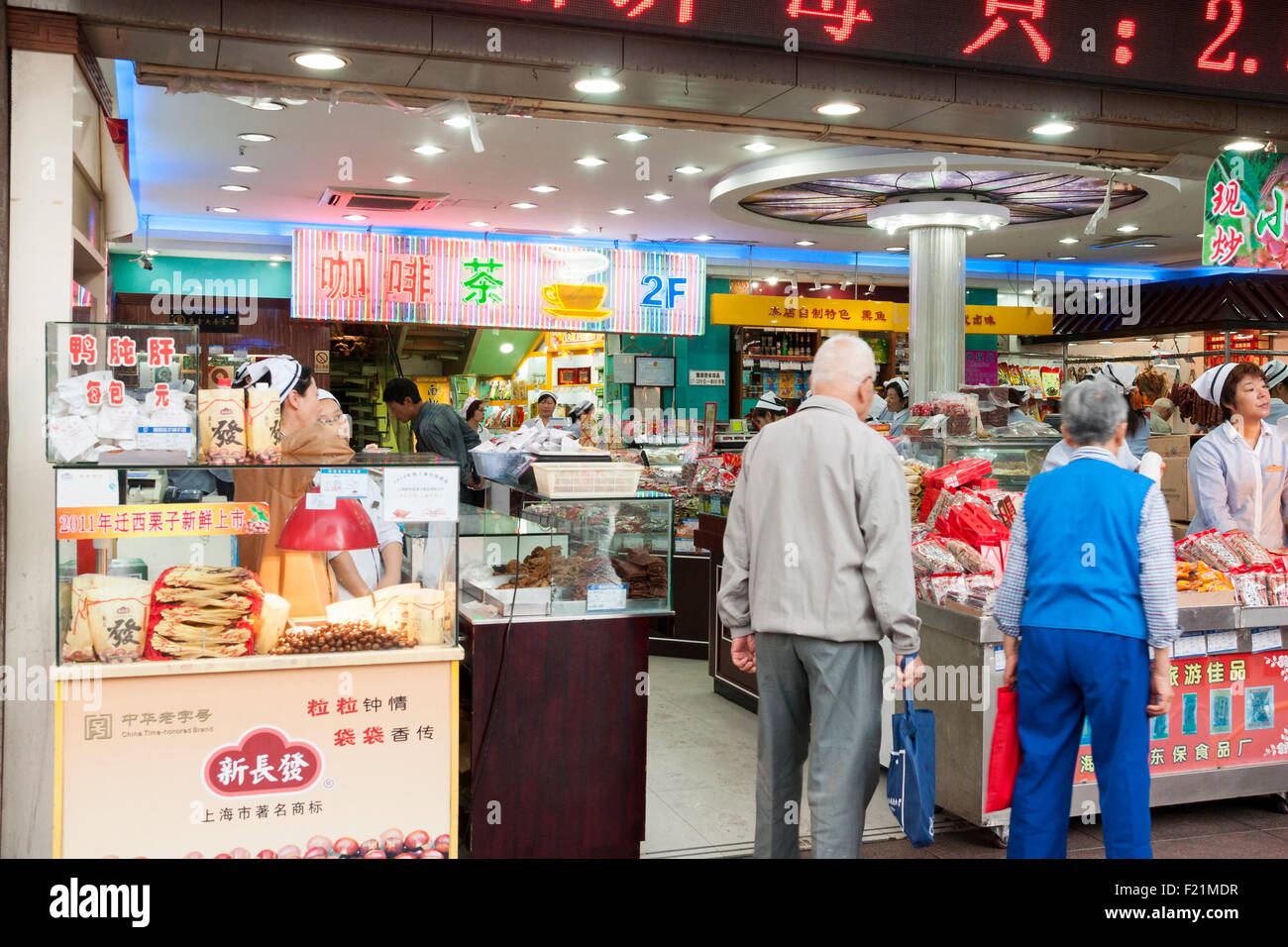 Asian people shopping at a local food market in Shanghai, China Stock Photo