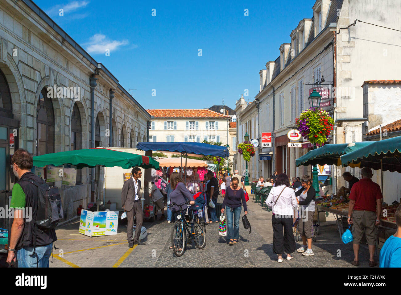 Town centre pedestrian street, Saint Jean d'Angély, Charente Maritime,  France Stock Photo - Alamy