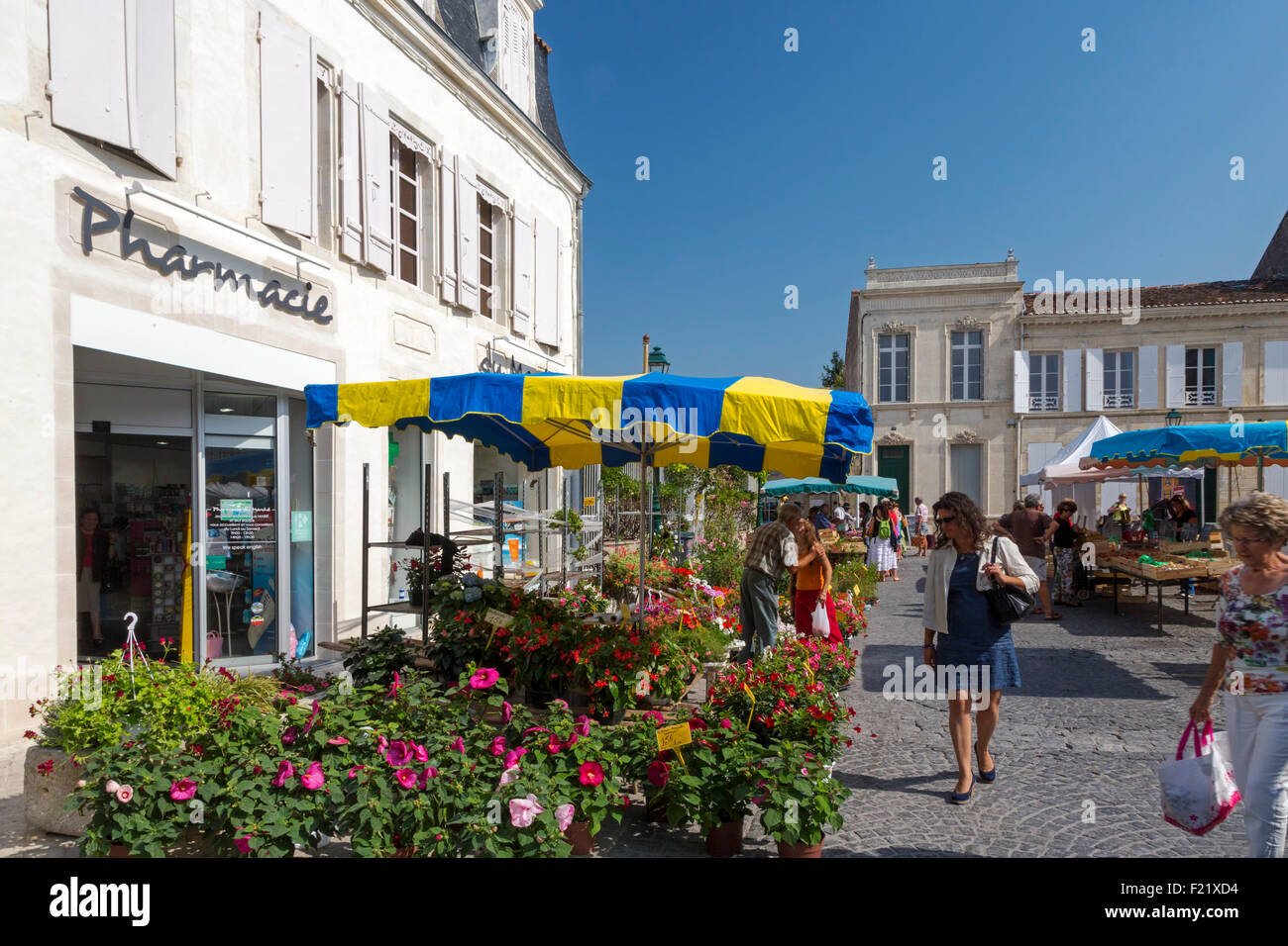 Pedestrian street in town centre, Saint Jean d'Angély, Charente Maritime, France Stock Photo