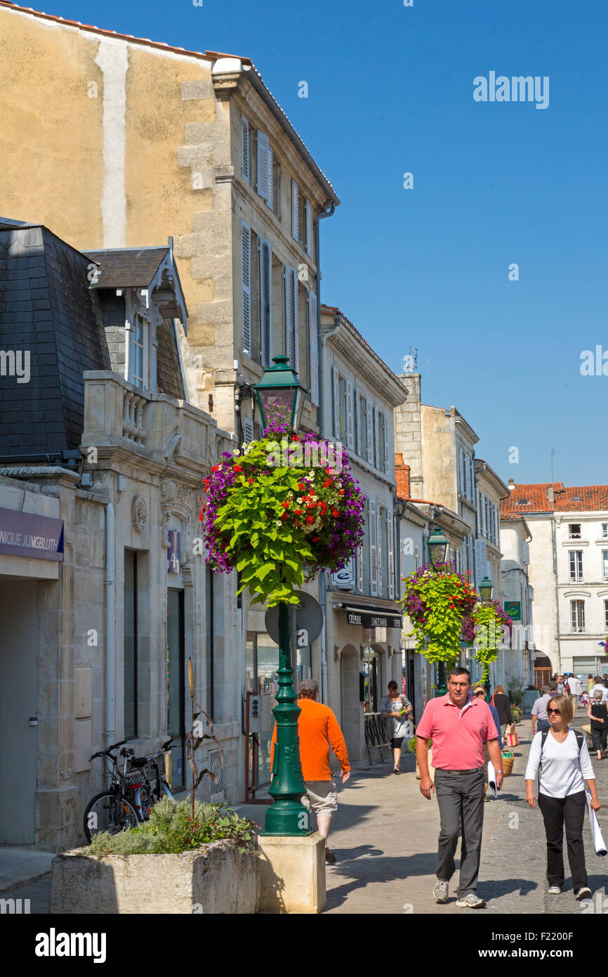 Pedestrian street in town centre, Saint Jean d'Angély, Charente Maritime,  France Stock Photo - Alamy