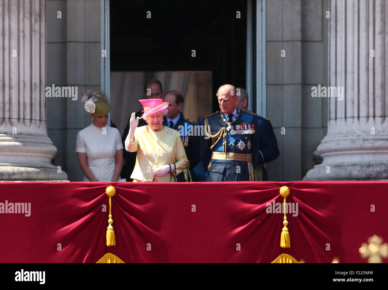 Members of the Royal Family appear on the balcony of Buckingham Palace for a flypast of the Battle of Britain Memorial Flight to commemorate the 75th anniversary of the beginning of the Battle of Britain  Featuring: Sophie, Countess of Wessex, Queen Elizabeth II, Prince Philip, Duke of Edinburgh Where: London, United Kingdom When: 10 Jul 2015 Stock Photo