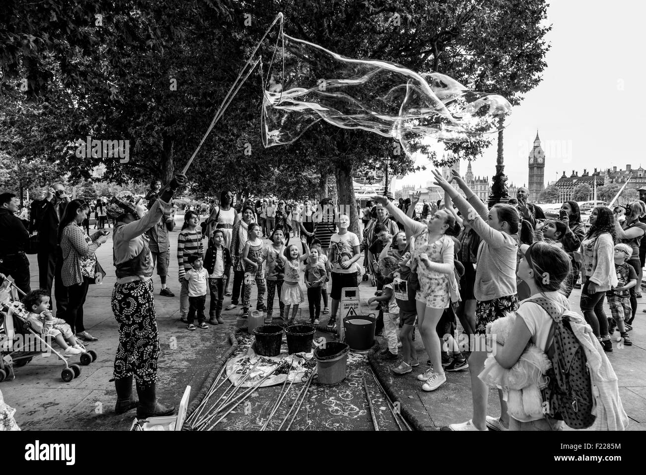 A Street Entertainer and Her Bubble Show, The Southbank, London, England Stock Photo