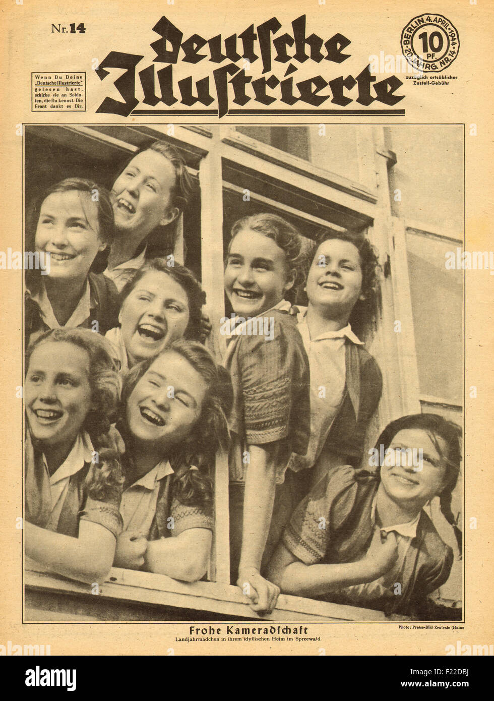 1944 Deutsche Illustrierte front page showing a group of German Land Girls Stock Photo
