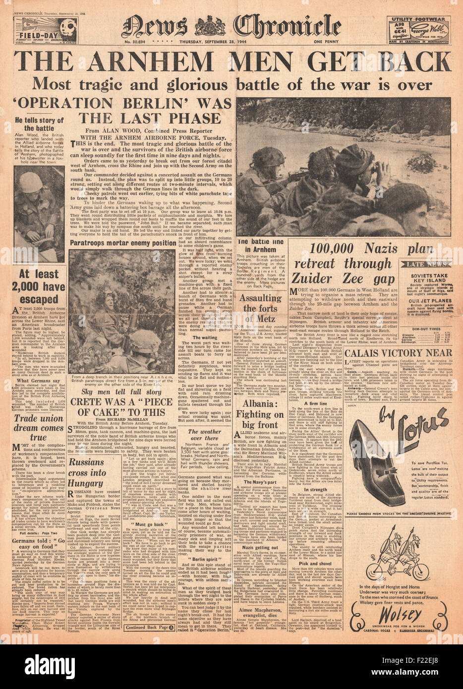 1944 News Chronicle front page reporting Battle for Arnhem Stock Photo