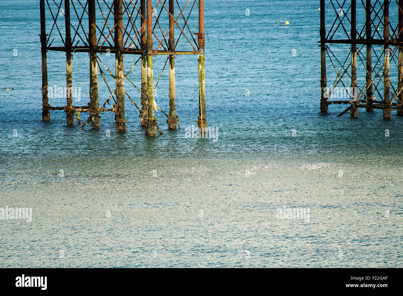 Horizontal bridge hi-res stock photography and images - Alamy