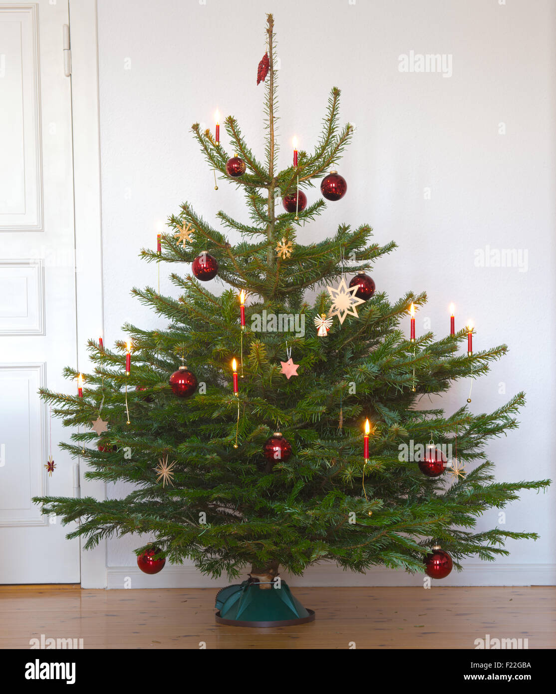 Weihnachtsbaum mit Kerzen Stock Photo