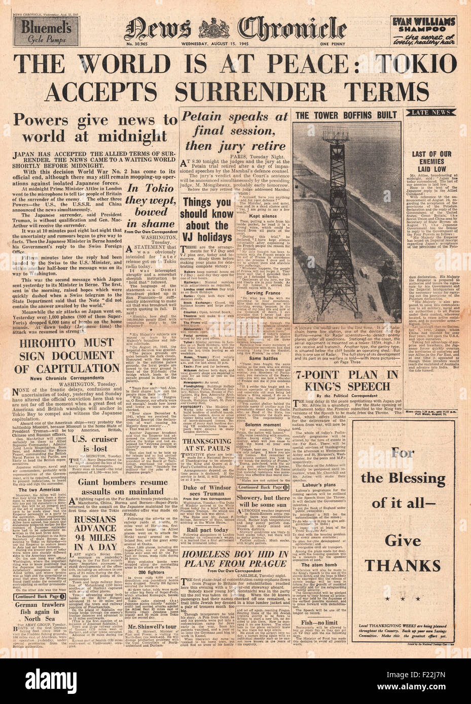 1945 front page News Chronicle reporting the end of World War Two and VJ Day Stock Photo