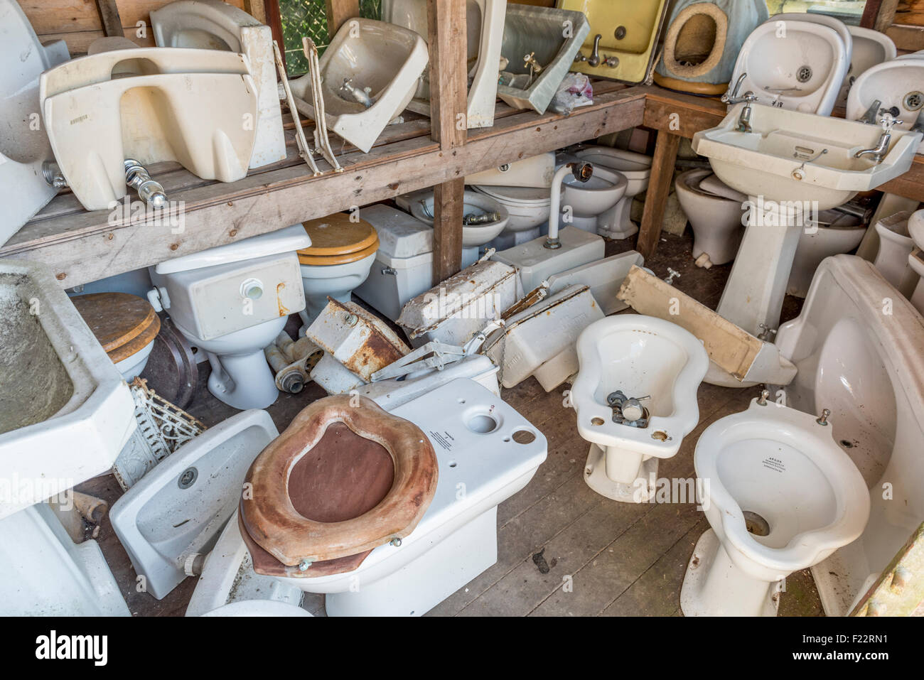 Various bathroom items at an architectural salvage yard in East Sussex, England, UK. Stock Photo