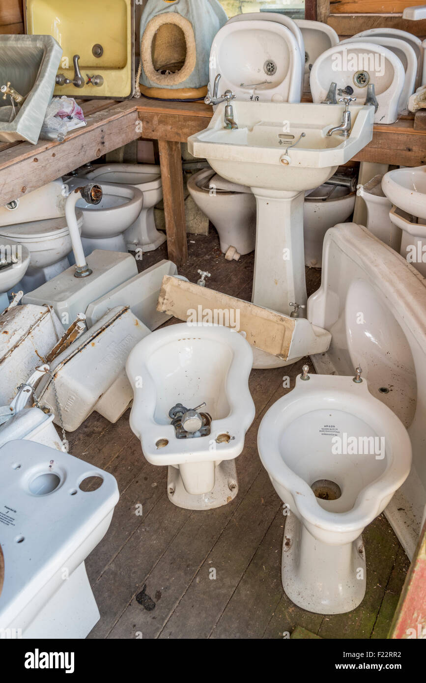 Various bathroom items at an architectural salvage yard in East Sussex, England, UK. Stock Photo