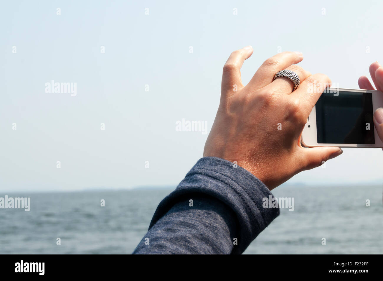Hands holding mobile phones cameras hi-res stock photography and images ...