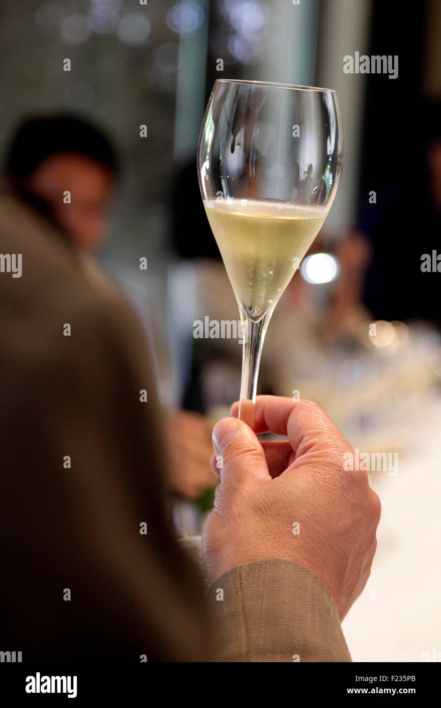 Glass champagne hires stock photography and images Alamy