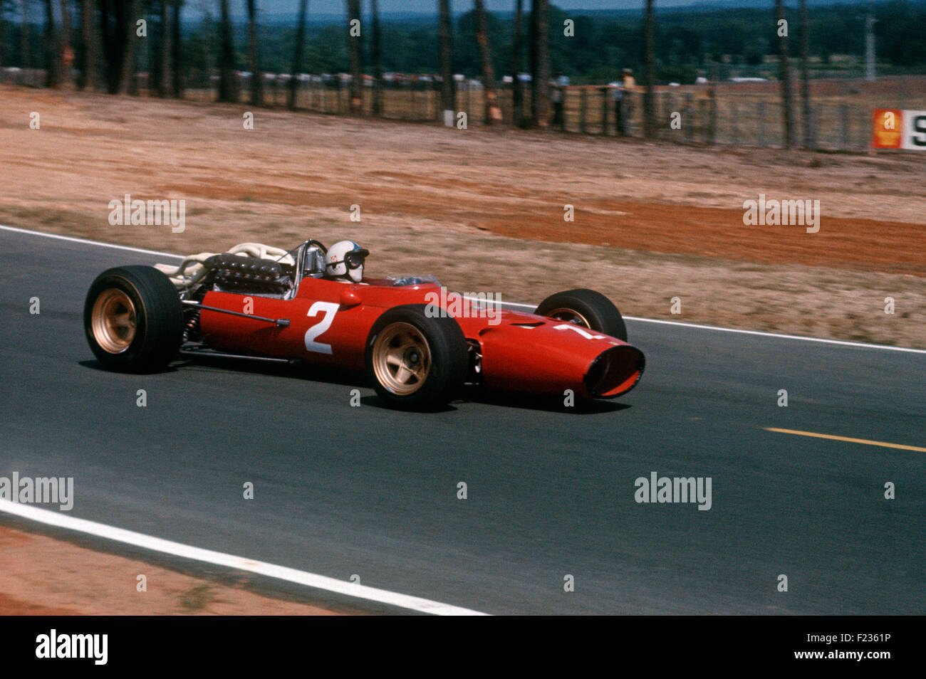 2 Chris Amon in his Ferrari 312 at the French GP on the Bugatti circuit at Le Mans - 2 July 1967 Stock Photo