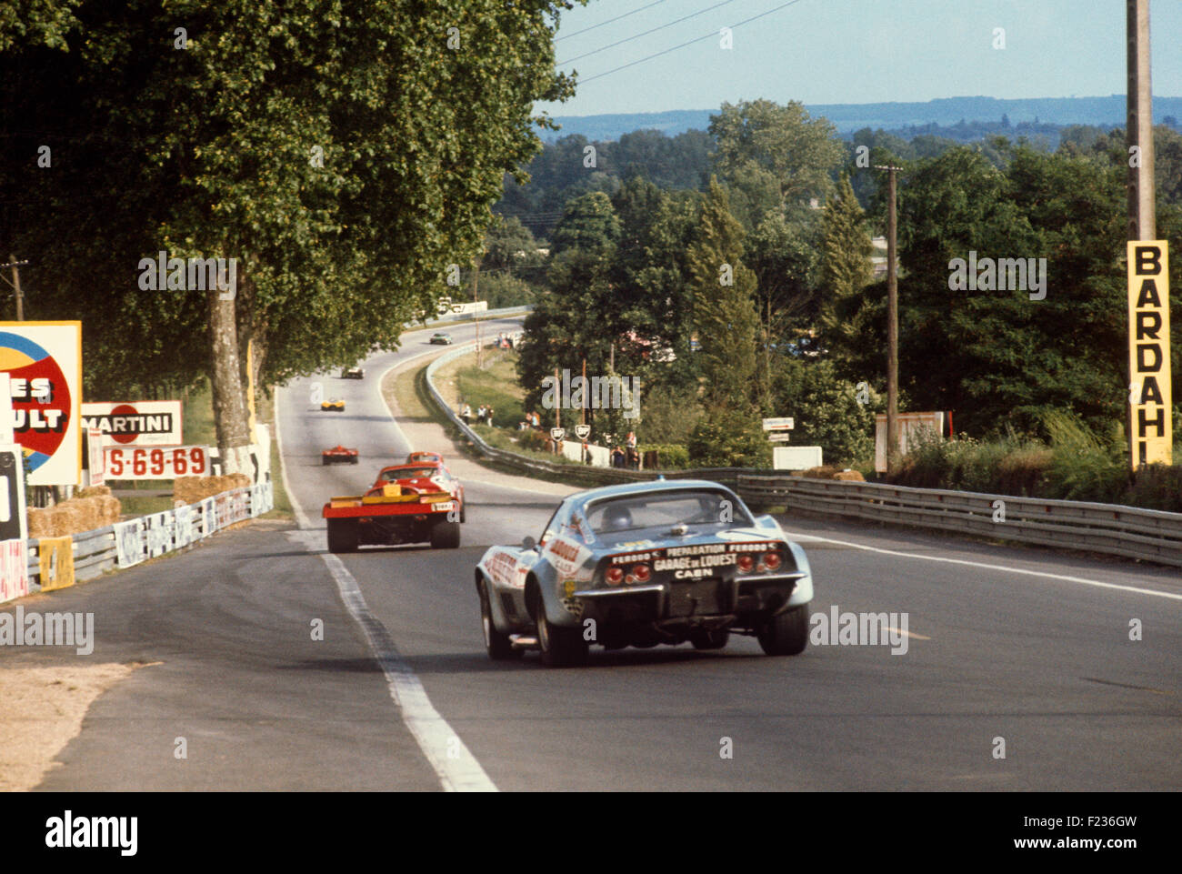 Chevrolet Corvette no 1 Aubriet and  Ferrari 512M, exit of Tertre Rouge leading onto the Mulsanne Straight, Le Mans 13 June 1971 Stock Photo