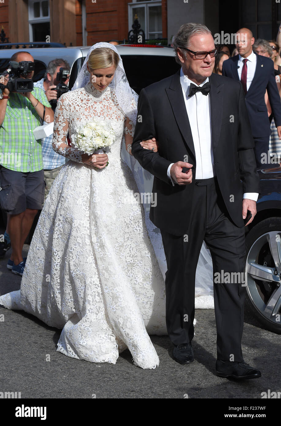 Nicky Hilton leaves her hotel with her father, mother and sister Paris