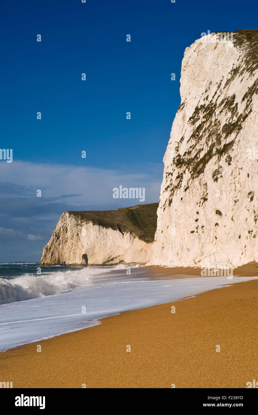 Looking along the beach towards Swyre Head and Bats Head on Dorset's Jurassic Coast near Lulworth, Dorset, UK. Stock Photo