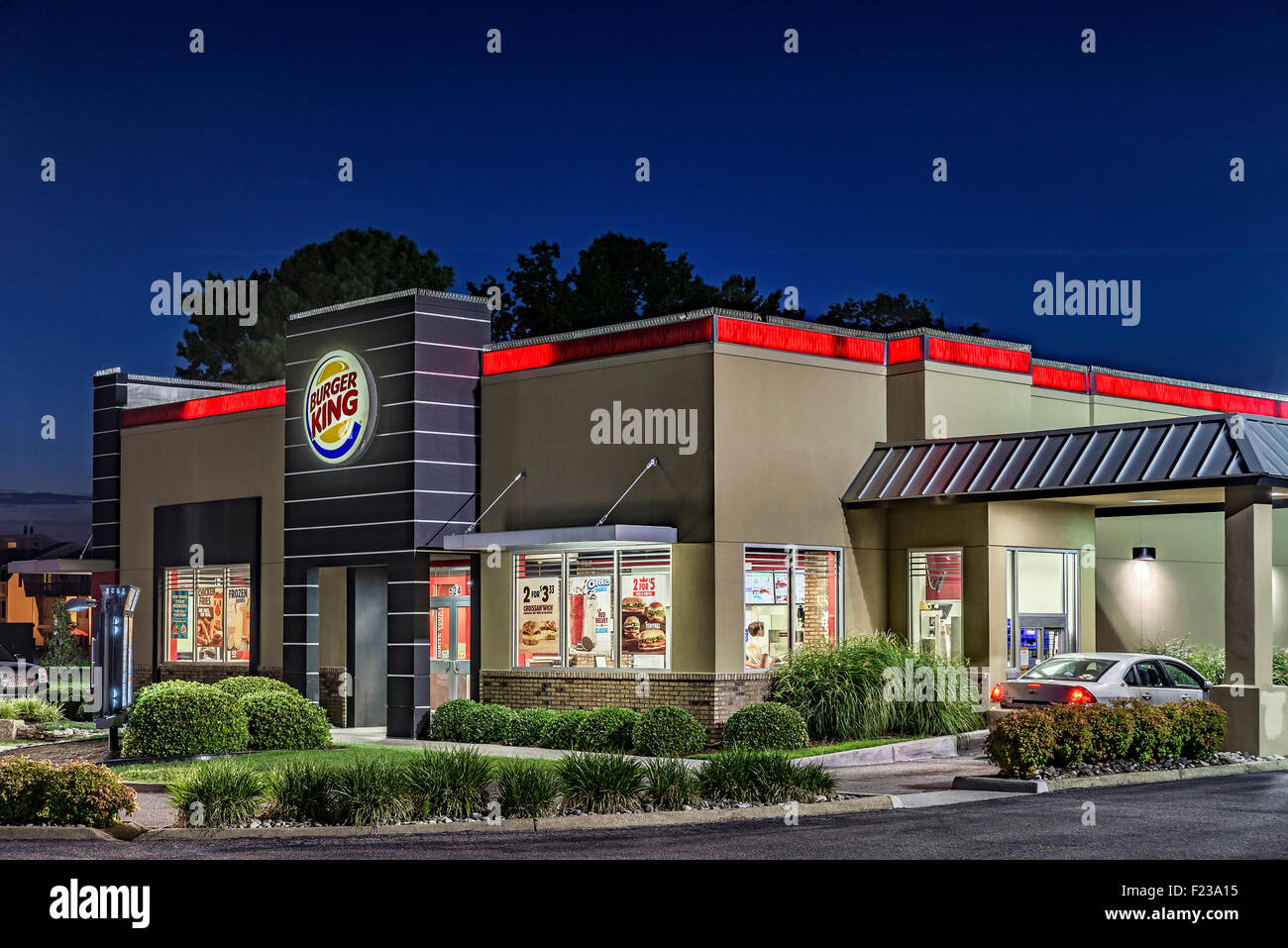 Burger King restaurant exterior at night, Virginia Beach, USA Stock Photo