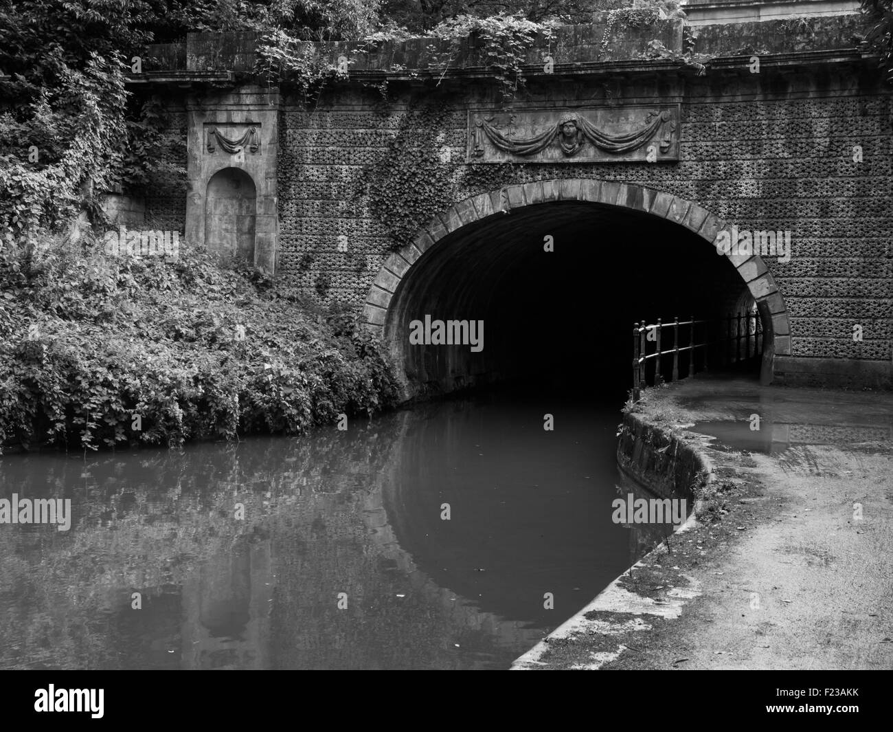 image of the Kennet and Avon canal at Bath Stock Photo