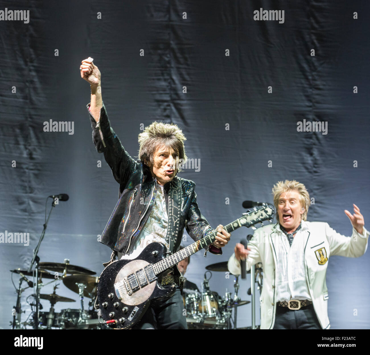 Rod Stewart And Ronnie Wood Singing The Faces Reunited Perform In rod-stewart-and-ronnie-wood-singing-the-faces-reunited-perform-in