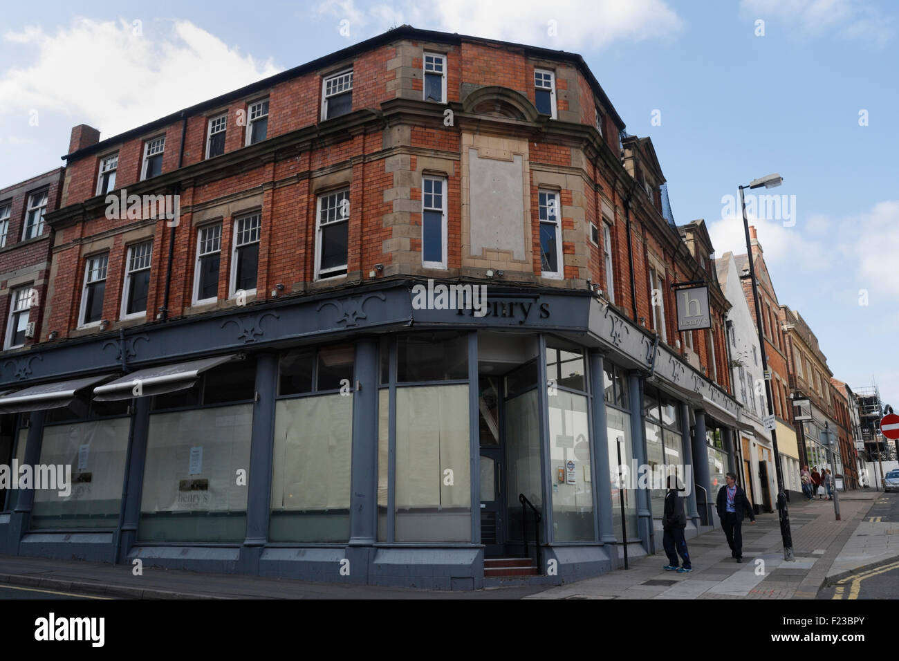 Now closed Henrys Wine Bar, Sheffield city centre England awaiting