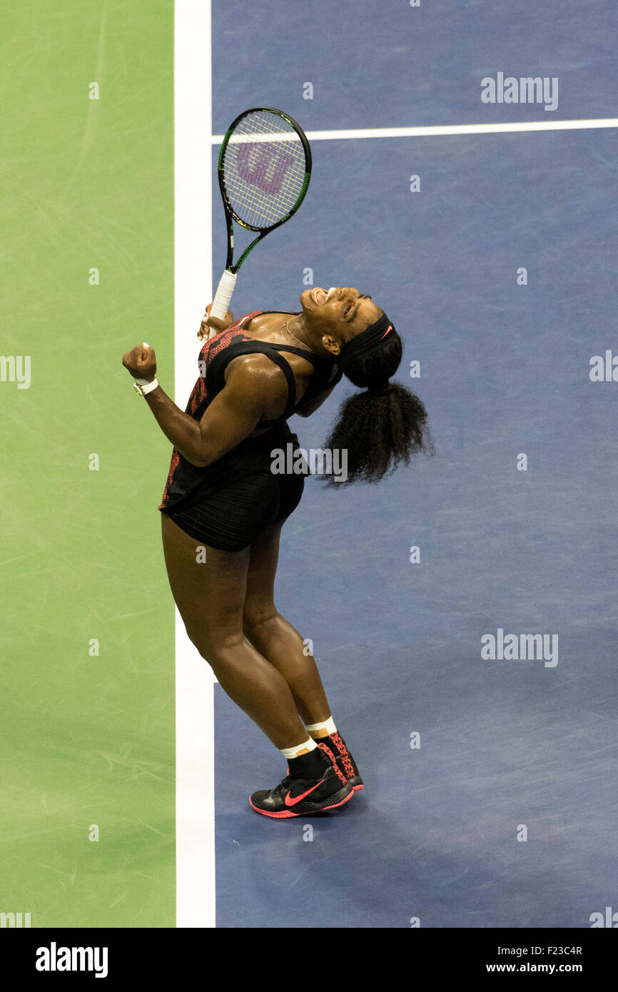 Serena Williams (USA) defeats her sister Venus in the quarterfinals at the 2015 US Open Tennis Stock Photo