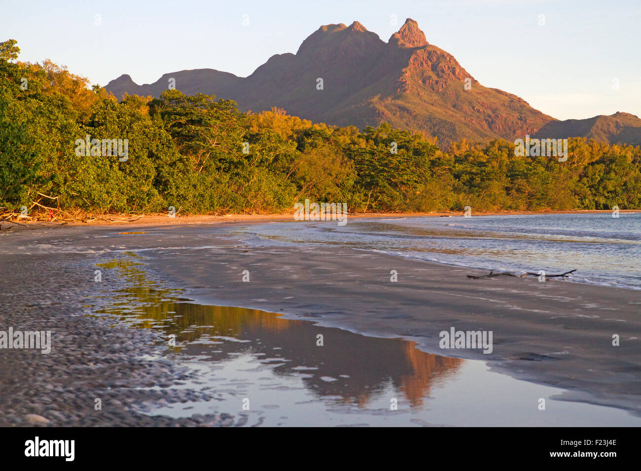 Sunrise on Zoe Bay on Hinchinbrook Island Stock Photo Alamy
