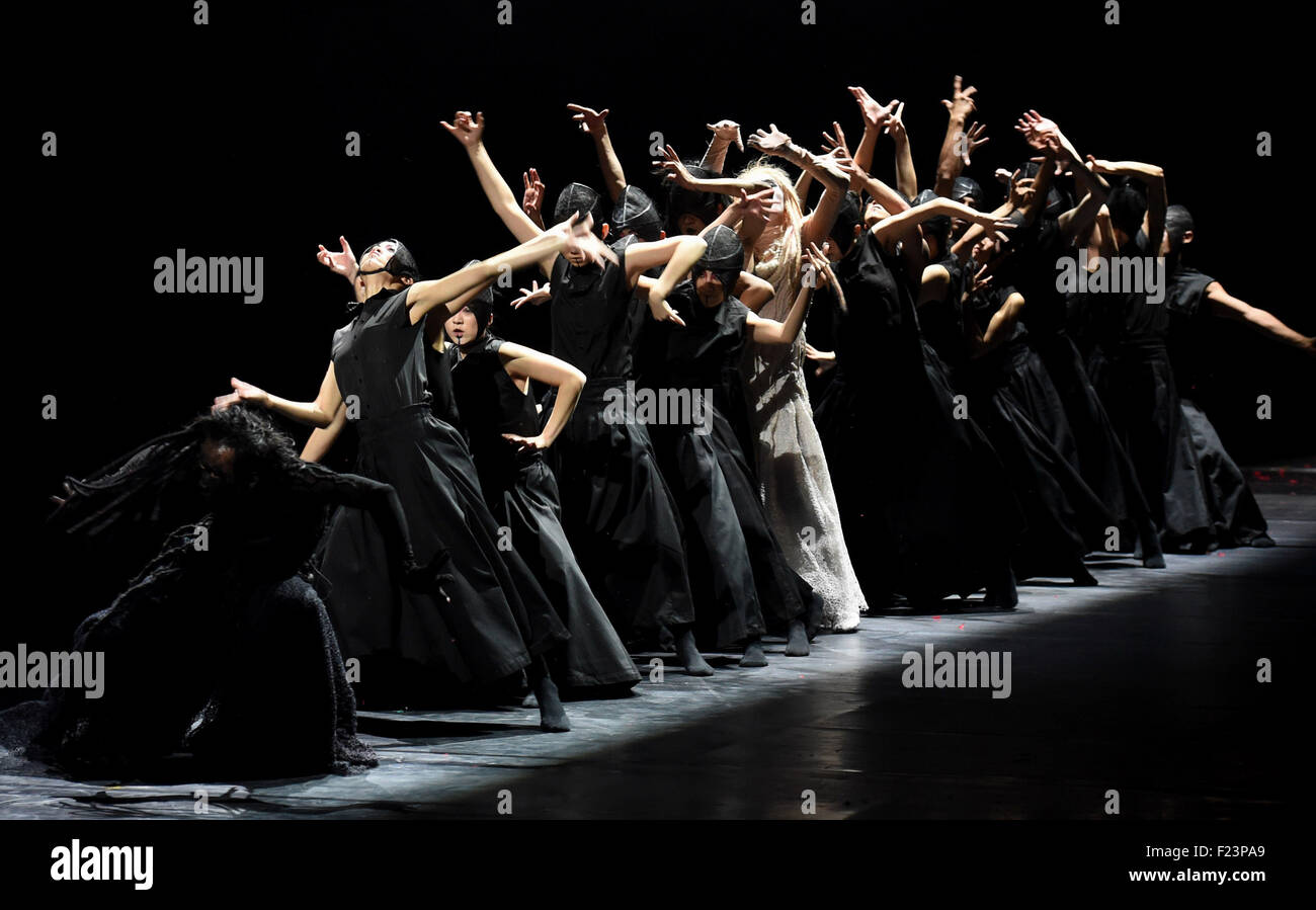 Kunming, China's Yunnan Province. 10th Sep, 2015. Chinese famouse dancer Yang Liping performs in her dance opera Under Siege-The Full Story of 'Farewell My Concubine' in Kunming, capital of southwest China's Yunnan Province, Sept. 10, 2015. Yang Liping is also the chief director of the dance opera. © Lin Yiguang/Xinhua/Alamy Live News Stock Photo