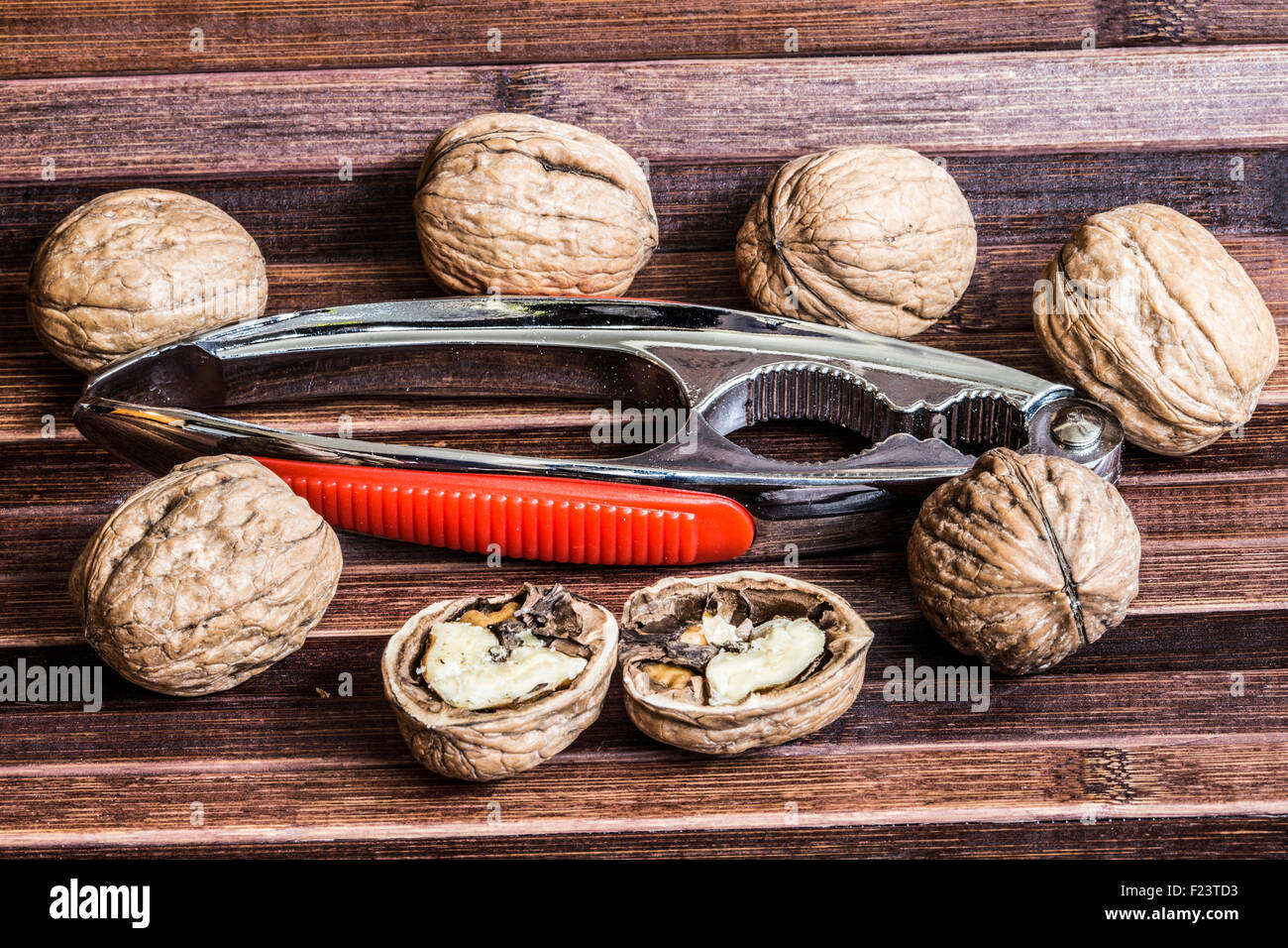 Nuts and nutcracker hires stock photography and images Alamy